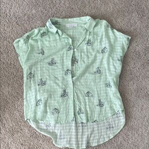 Jane and Delancey Green Cap Sleeve Notched Collar Top with Kitten Pattern